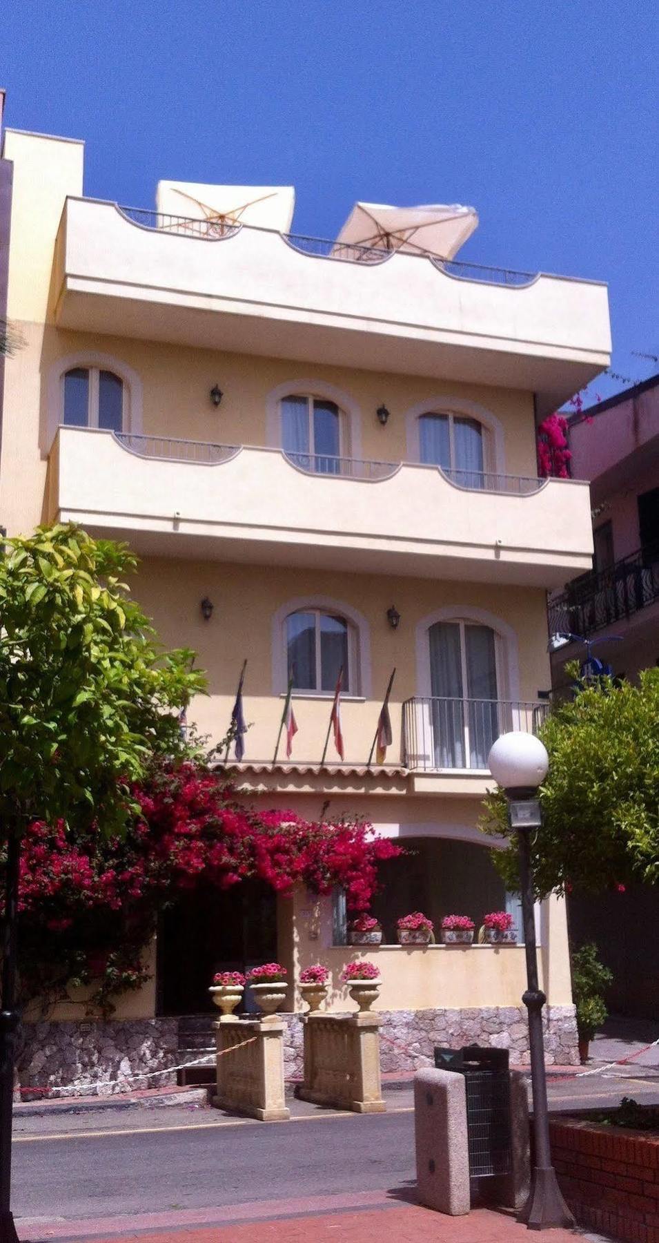 Hotel Sylesia Letojanni Luaran gambar
